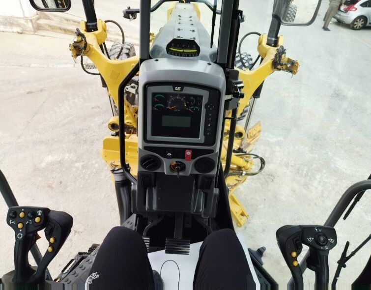CATERPILLAR  140 AWD ***IMPECABLE***